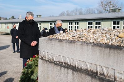 Am 27. Jänner 2022 besuchte Bundeskanzler Karl Nehammer (l.) im Zuge des Holocaust Gedenktages das ehemalige Konzentrationslager Mauthausen. Im Bild mit dem Israelischen Außenminister Yair Lapid (r.).