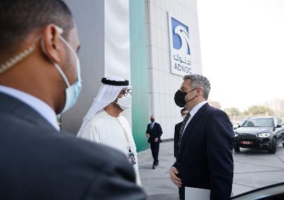 Am 6. März 2022 reiste Bundeskanzler Karl Nehammer (r.) zu einem Arbeitsbesuch in die Vereinigte Arabische Emirate. Im Bild mit dem Chef von ADNOC - Sultan Al Jaber (l.).