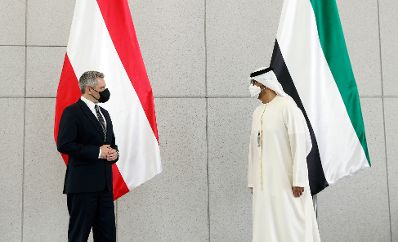Am 6. März 2022 reiste Bundeskanzler Karl Nehammer (l.) zu einem Arbeitsbesuch in die Vereinigte Arabische Emirate. Im Bild mit dem Chef von ADNOC - Sultan Al Jaber (r.).