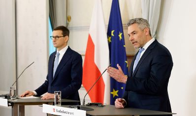 Am 9. März 2022 empfing Bundeskanzler Karl Nehammer (r.) den polnischen Premierminister Mateusz Morawiecki (l.) zu einem Gespräch.