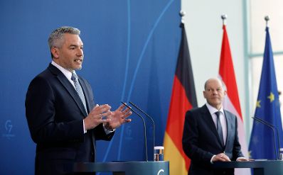 Am 31. März 2022 reiste Bundeskanzler Karl Nehammer (l.) zu einem Arbeitsbesuch nach Berlin. Im Bild mit Bundeskanzler Olaf Schulz (r.) bei der Pressekonferenz.