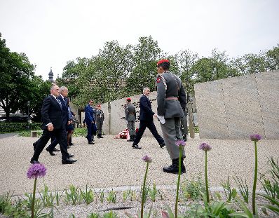 Am 8. Mai 2022 fand eine Kranzniederlegung an der Namensmauer zum Gedenken an die Befreiung vom Nationalsozialismus.