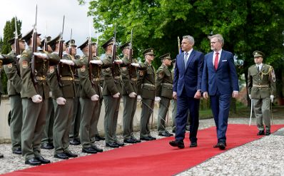 Am 17. Mai 2022 reiste Bundeskanzler Karl Nehammer (l.) zu einem Arbeitsbesuch nach Prag. Im Bild mit dem tschechischen Ministerpräsidenten Petr Fiala (r.).