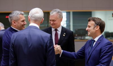 Am 30. Mai 2022 nahm Bundeskanzler Karl Nehammer (l.) am Europäischen Rat der Staats- und Regierungschefs teil. Im Bild mit dem französischen Präsidenten Emmanuel Macron (r.).