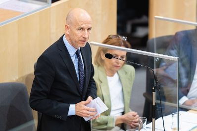 Am 02. Juni 2022 stellte Bundeskanzler Karl Nehammer im Bundesrat die neuen Regierungsmitglieder vor. Im Bild Bundesminister Martin Kocher.