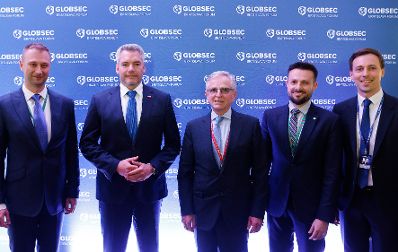 Am 3. Mai 2022 reiste Bundeskanzler Karl Nehammer zum GLOBSEC2022 Forum nach Bratislava.