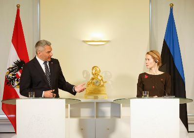 Am 10. Juni 2022 reiste Bundeskanzler Karl Nehammer (l.) nach Tallinn. Im Bild bei der gemeinsamen Pressekonferenz mit der estnischen Ministerpräsidentin Kaja Kallas (r.).