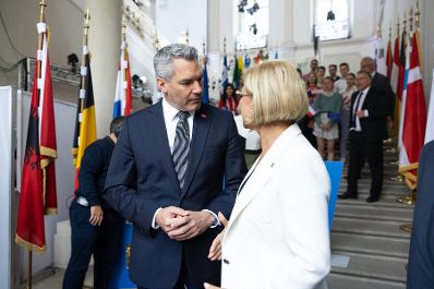 Am 25. Juni 2022 nahm Bundeskanzler Karl Nehammer (l.) am Europa-Forum Wachau teil. Im Bild mit Landeshauptfrau Johanna Mikl-Leitner (r.).