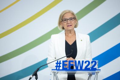 Am 25. Juni 2022 nahm Bundeskanzler Karl Nehammer am Europa-Forum Wachau teil. Im Bild Landeshauptfrau Johanna Mikl-Leitner.