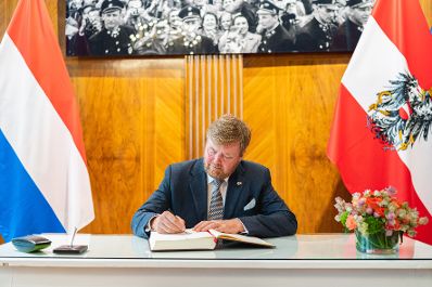 Am 28. Juni 2022 empfing Bundeskanzler Karl Nehammer Königin Maxima und König Willem-Alexander (im Bild) der Niederlande zu einem Arbeitsgespräch.