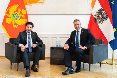Am 07. Juli 2022 empfing Bundeskanzler Karl Nehammer (r.) den Montenegrischen Ministerpräsident Dritan Abazović (l.) zu einem Arbeitsgespräch.