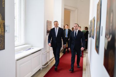 Am 08. Juli 2022 empfing Bundeskanzler Karl Nehammer (l.) den georgischen Ministerpräsident Irakli Garibaschwili (r.) zu einem Arbeitsgespräch.