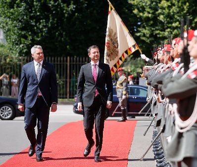 Am 18. Juli 2022 empfing Bundeskanzler Karl Nehammer (l.) den Ministerpräsident der Slowakei Eduard Heger (r.).