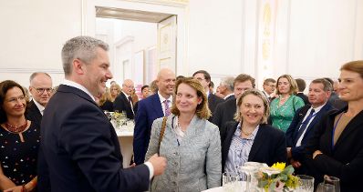 Am 7. September 2022 lud Bundeskanzler Karl Nehammer (l.) zu einem Botschafterinnen und Botschafter Empfang im Bundeskanzleramt ein.