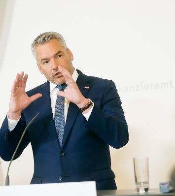 Am 28. September 2022 nahm Bundeskanzler Karl Nehammer (im Bild) am Pressefoyer nach dem Ministerrat teil.