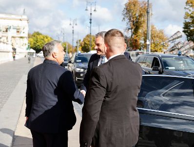 Am 3. Oktober 2022 nahm Bundeskanzler Karl Nehammer (r.) an der Migrationskonferenz in Budapest teil. Im Bild mit dem ungarischen Premierminister Viktor Orban (l.).