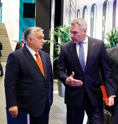 Am 3. Oktober 2022 nahm Bundeskanzler Karl Nehammer (r.) an der Migrationskonferenz in Budapest teil. Im Bild mit dem ungarischen Premierminister Viktor Orban (l.).