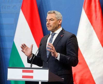 Am 3. Oktober 2022 nahm Bundeskanzler Karl Nehammer (im Bild) an der Migrationskonferenz in Budapest teil.