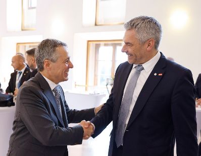 Am 6. Oktober 2022 nahm Bundeskanzler Karl Nehammer an dem Europäischen Rat der Staats und Regierungschefs in Prag teil. Im Bild mit Ignazio Cassis, Bundespräsident Schweiz.