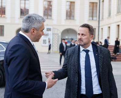 Am 6. Oktober 2022 nahm Bundeskanzler Karl Nehammer (l.) an dem Europäischen Rat der Staats und Regierungschefs in Prag teil. Im Bild mit Xavier Bettel (r.), Premier Luxemburg.