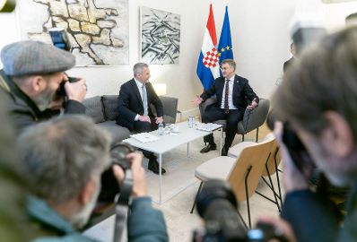 Am 23. November 2022 reiste Bundeskanzler Karl Nehammer (l.) zu einem Arbeitsbesuch nach Zagreb. Im Bild mit dem kroatischen Premierminister Andrej Plenkovic (r.).
