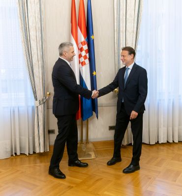 Am 23. November 2022 reiste Bundeskanzler Karl Nehammer (l.) zu einem Arbeitsbesuch nach Zagreb. Im Bild mit dem kroatischen Parlamentspräsidenten, Goran Jandokovic (r.).