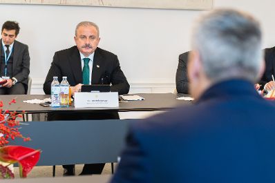 Am 29. November 2022 empfing Bundeskanzler Karl Nehammer den türkischen Parlamentspräsident Mustafa Sentop (l.) zu einem Gespräch.