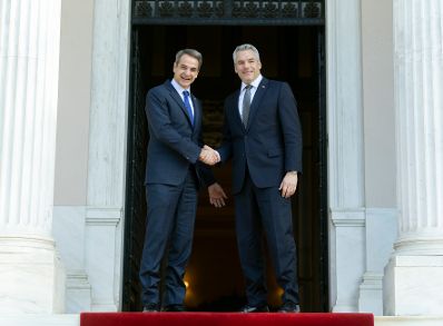 Am 2. Dezember 2022 reiste Bundeskanzler Karl Nehammer (r.) zu einem Arbeitsbesuch nach Athen. Im Bild mit dem griechischen Ministerpräsidenten Kyriakos Mitsotakis (l.).