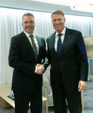 Am 2. Dezember 2022 reiste Bundeskanzler Karl Nehammer (l.) zu einem Arbeitsbesuch nach Athen. Im Bild mit dem rumänischen Präsident Klaus Iohannis (r.).
