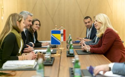 Am 6. Dezember 2022 reiste Bundeskanzler Karl Nehammer (2.v.l.) zu einem Arbeitsbesuch nach Tirana. Im Bild mit der Präsidentin von Bosnien und Herzegowina Željka Cvijanović (r.).