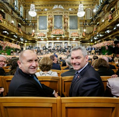 Am 1. Jänner 2023 besuchte Bundeskanzler Karl Nehammer (r.) das Neujahrskonzert. Im Bild mit dem Präsidenten der Republik Bulgarien, Rumen Radev (l.).