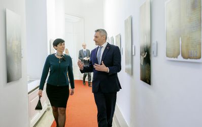 Am 13. Jänner 2023 empfing Bundeskanzler Karl Nehammer (r.) der tschechischen Parlamentspräsidentin Markéta Pekarová Adamová (l.) zu einem Gespräch.