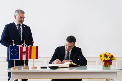 am 16. Februar 2023 empfing Bundeskanzler Karl Nehammer (l.) den Ministerpräsidenten des Königreichs Spanien Pedro Sánchez (r.) zu einem Gespräch im Bundeskanzleramt.