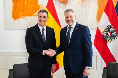 am 16. Februar 2023 empfing Bundeskanzler Karl Nehammer (r.) den Ministerpräsidenten des Königreichs Spanien Pedro Sánchez (l.) zu einem Gespräch im Bundeskanzleramt.