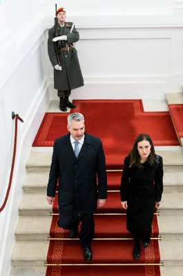 Am 16. Februar 2023 empfing Bundeskanzler Karl Nehammer (l.) die finnische Premierministerin Sanna Marin (r.) zu einem Gespräch im Bundeskanzleramt.