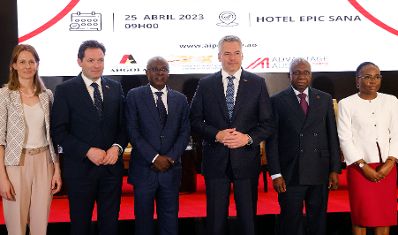 Am 24. April 2023 reiste Bundeskanzler Karl Nehammer zu einem Arbeitsbesuch nach Angola. Im Bild beim Wirtschaftsforum.