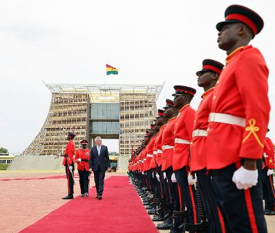 Am 26. April 2023 reiste Bundeskanzler Karl Nehammer (3.v.l.) zu einem Arbeitsbesuch nach Ghana.