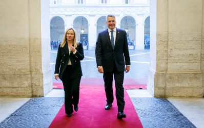 Am 2. Mai 2023 reiste Bundeskanzler Karl Nehammer (r.) zu einem Arbeitsbesuch nach Italien. Im Bild mit der italienischen Premierministerin Giorgia Meloni (l.).