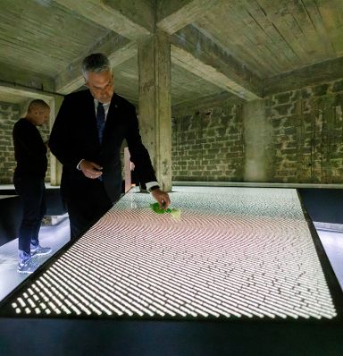 Am 4. Mai 2023 nahm Bundeskanzler Karl Nehammer am Festakt zum Gedenken an die Befreiung des KZ-Gusen und KZ-Mauthausen teil.