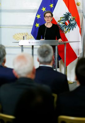 Am 8. Mai 2023 fand im Bundeskanzleramt eine Gedenkfeier zum Gedenken an die Befreiung vom Nationalsozialismus statt. Im Bild Fest- und Gedenkrednerin ist die Historikerin und Kriegsforscherin Barbara Stelzl-Marx.