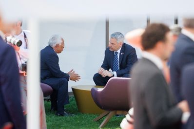 Am 1. Juni 2023 nahm Bundeskanzler Karl Nehammer (r.) am Gipfel der Europäischen Politischen Gemeinschaft in der Republik Moldau teil. Im Bild mit dem Premierminister von Portugal António Costa (l.).
