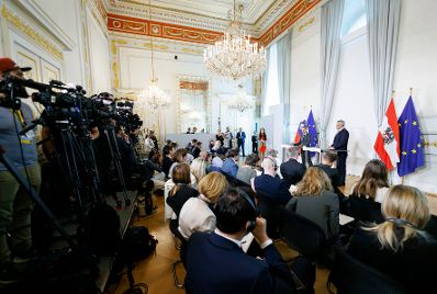 Am 13. Juni 2023 empfing Bundeskanzler Karl Nehammer den Premierminister der Republik Slowenien Robert Golob zu einem Arbeitsgespräch im Bundeskanzleramt. Im Bild bei der Pressekonferenz.