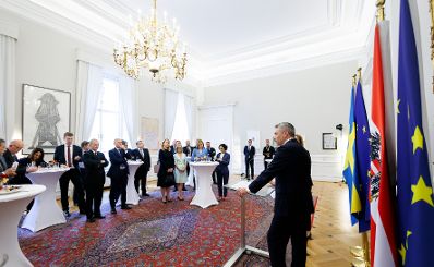 Am 14. Juni 2023 empfing Bundeskanzler Karl Nehammer (r.) eine Delegation von Botschafterinnen und Botschafter anlässlich des Schwedischen EU-Ratsvorsitz 2023.