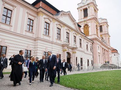 Am 24. Juni 2023 nahm Bundeskanzler Karl Nehammer (r.) am Europa-Forum Wachau teil. Im Bild mit der Ministerpräsidentin von Italien Giorgia Meloni (2.v.r.).