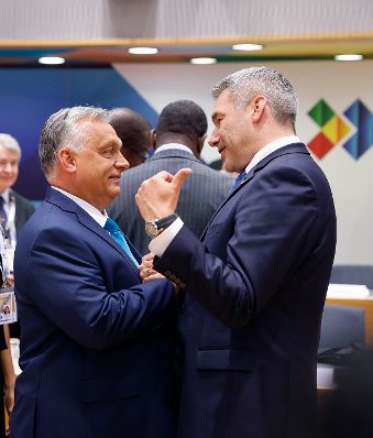 Am 23. März 2023 nahm Bundeskanzler Karl Nehammer (r.) am EU-Lateinamerika Gipfel der Staats- und Regierungschefs teil. Im Bild mit dem Ministerpräsident von Ungarn Viktor Orban (l.).