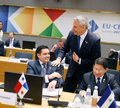Am 23. März 2023 nahm Bundeskanzler Karl Nehammer (m.) am EU-Lateinamerika Gipfel der Staats- und Regierungschefs teil.