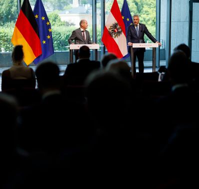 Am 18. August 2023 traf Bundeskanzler Karl Nehammer (r.) den deutschem Bundeskanzler Olaf Scholz (l.) zu einem Arbeitsgespräch in Salzburg. Im Bild bei der gemeinsamen Pressekonferenz.