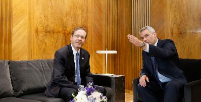 Am 5. September 2023 empfing Bundeskanzler Karl Nehammer (r.) den israelischen Staatspräsidenten Jitzchak Herzog (l.) einem Gespräch im Bundeskanzleramt.