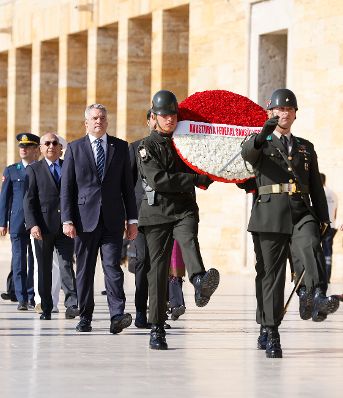 Am 10. Oktober 2023 reiste Bundeskanzler Karl Nehammer zu einem Arbeitsbesuch in die Türkei. Im Bild bei der Kranzniederlegung im Atatürk-Mausoleum Anıtkabir.