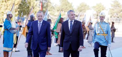 Am 10. Oktober 2023 reiste Bundeskanzler Karl Nehammer (r.) zu einem Arbeitsbesuch in die Türkei. Im Bild mit dem türkischen Präsidenten, Recep Tayyip Erdoğan (l.).